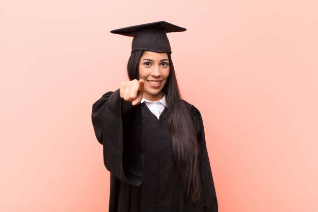 para muitos, pode ser difícil entender por que fazer uma faculdade. Veja 5 motivos para fazer a sua!